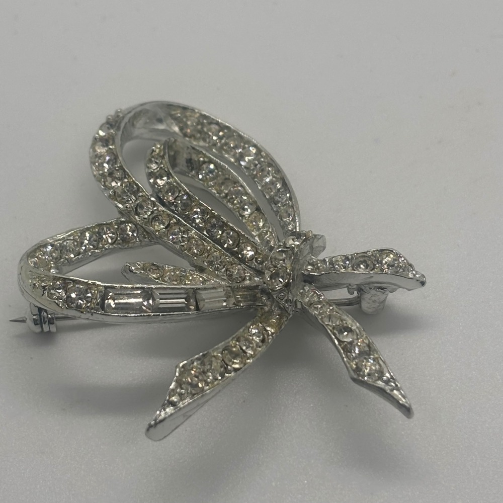 Bow Brooch Signed Women OS Silver Tone Rhinestone Baguette Vintage Jewelry
